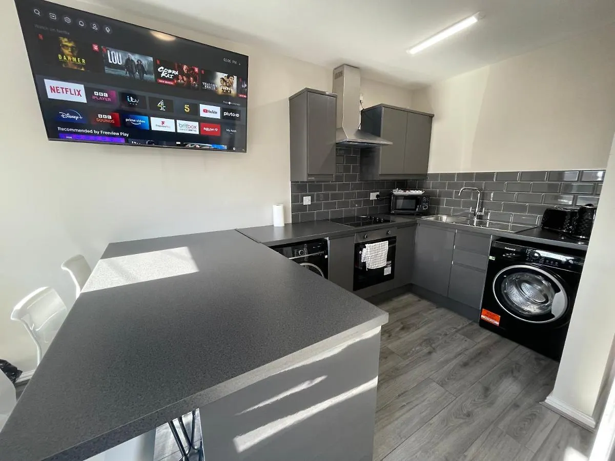 Mays Apartments - 458 Mill Street, Free Parking, 3 Minutes In Taxi To Baltic Market And City Centre - Apartments Sleep 1-4 Guests Liverpool United Kingdom