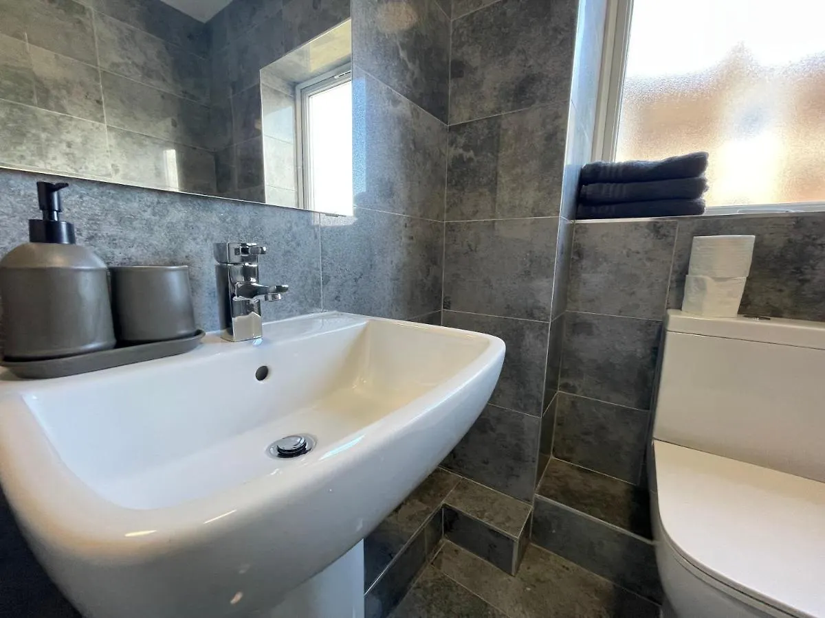 Mays Apartments - 458 Mill Street, Free Parking, 3 Minutes In Taxi To Baltic Market And City Centre - Apartments Sleep 1-4 Guests Liverpool United Kingdom