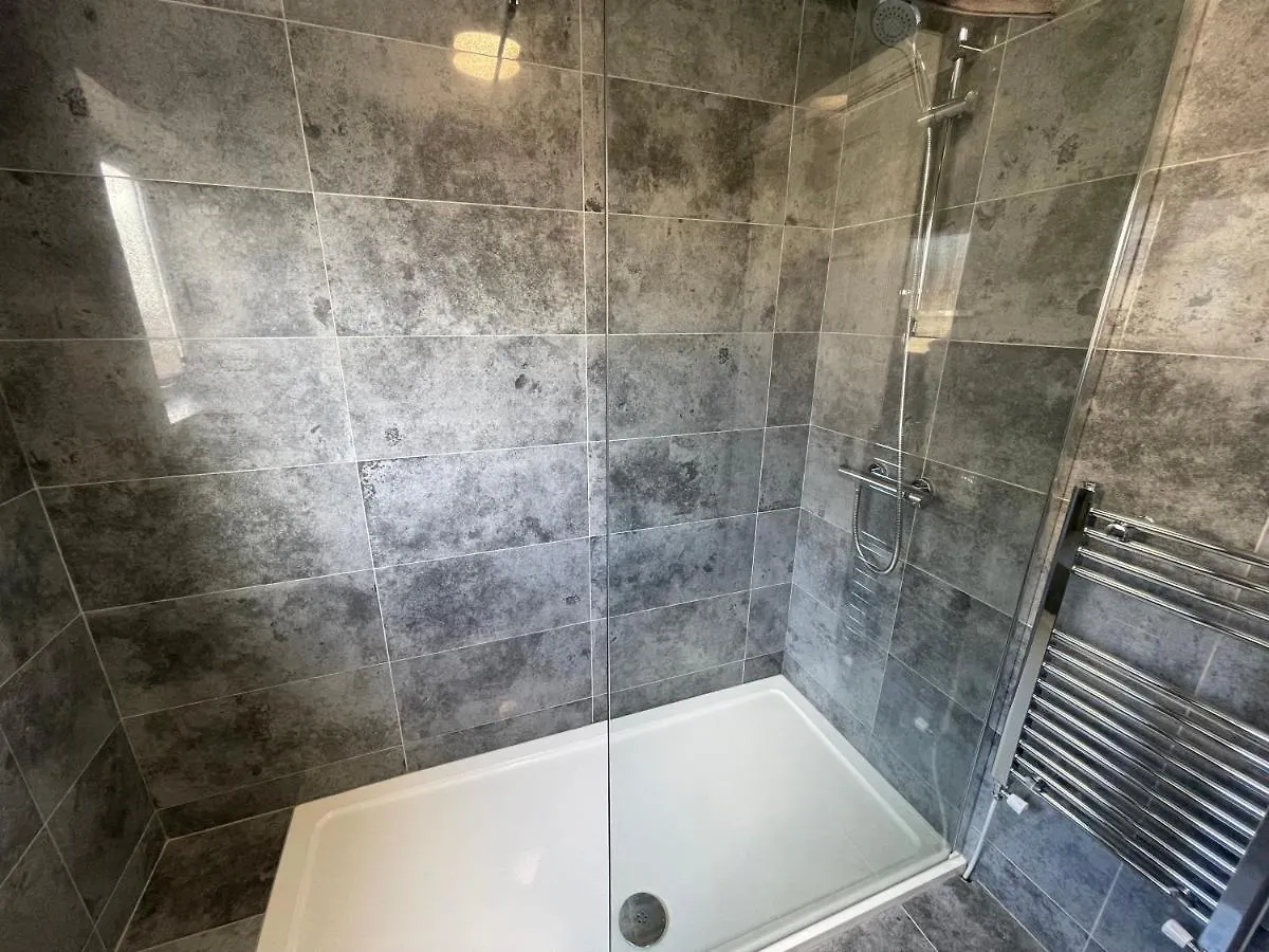 Mays Apartments - 458 Mill Street, Free Parking, 3 Minutes In Taxi To Baltic Market And City Centre - Apartments Sleep 1-4 Guests Liverpool