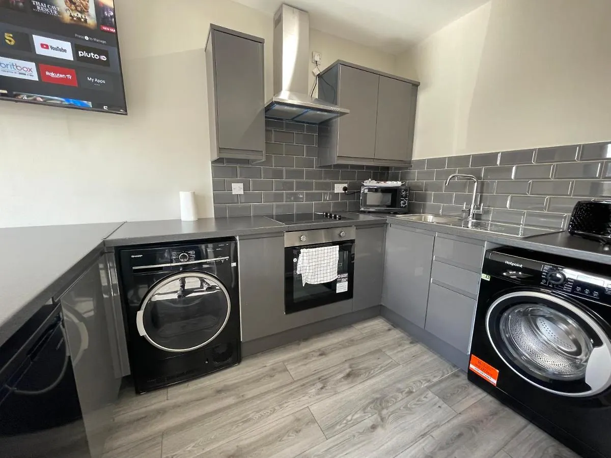 Mays Apartments - 458 Mill Street, Free Parking, 3 Minutes In Taxi To Baltic Market And City Centre - Apartments Sleep 1-4 Guests Liverpool