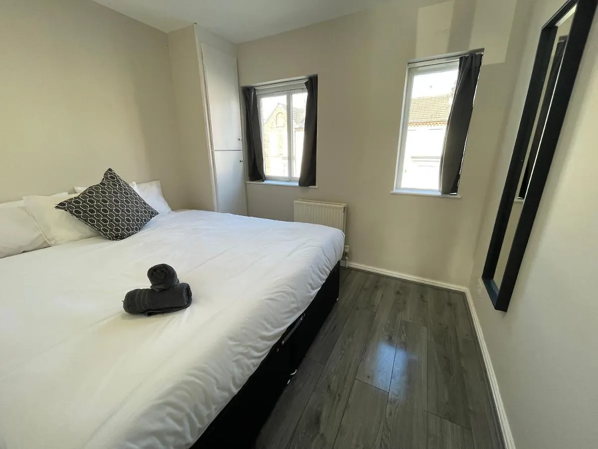Mays Apartments - 458 Mill Street, Free Parking, 3 Minutes In Taxi To Baltic Market And City Centre - Apartments Sleep 1-4 Guests Liverpool 0*,